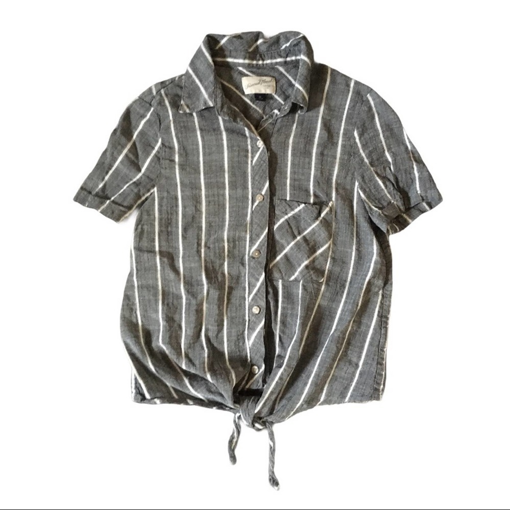 Universal Thread Short Sleeve Button Down